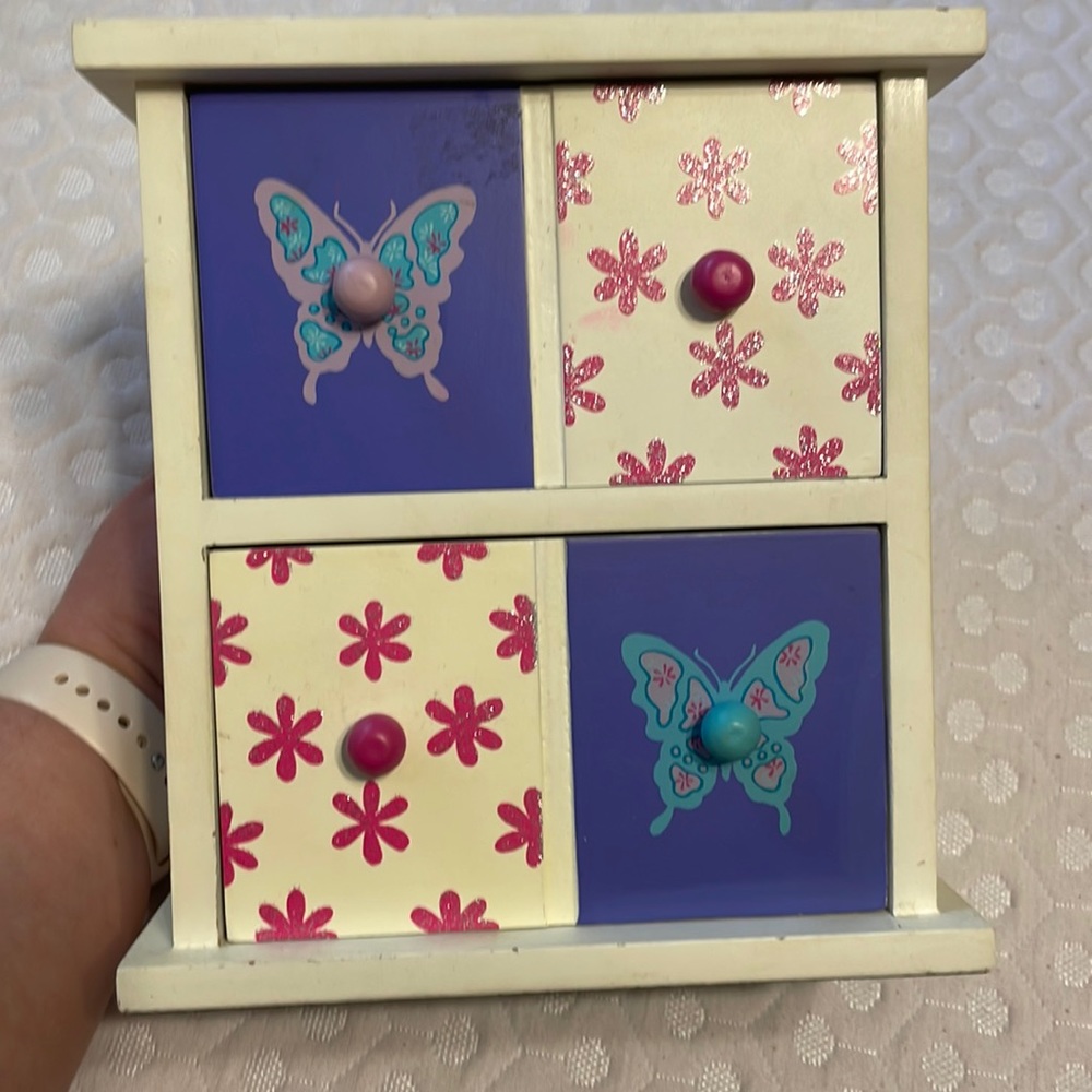 Jewelry box